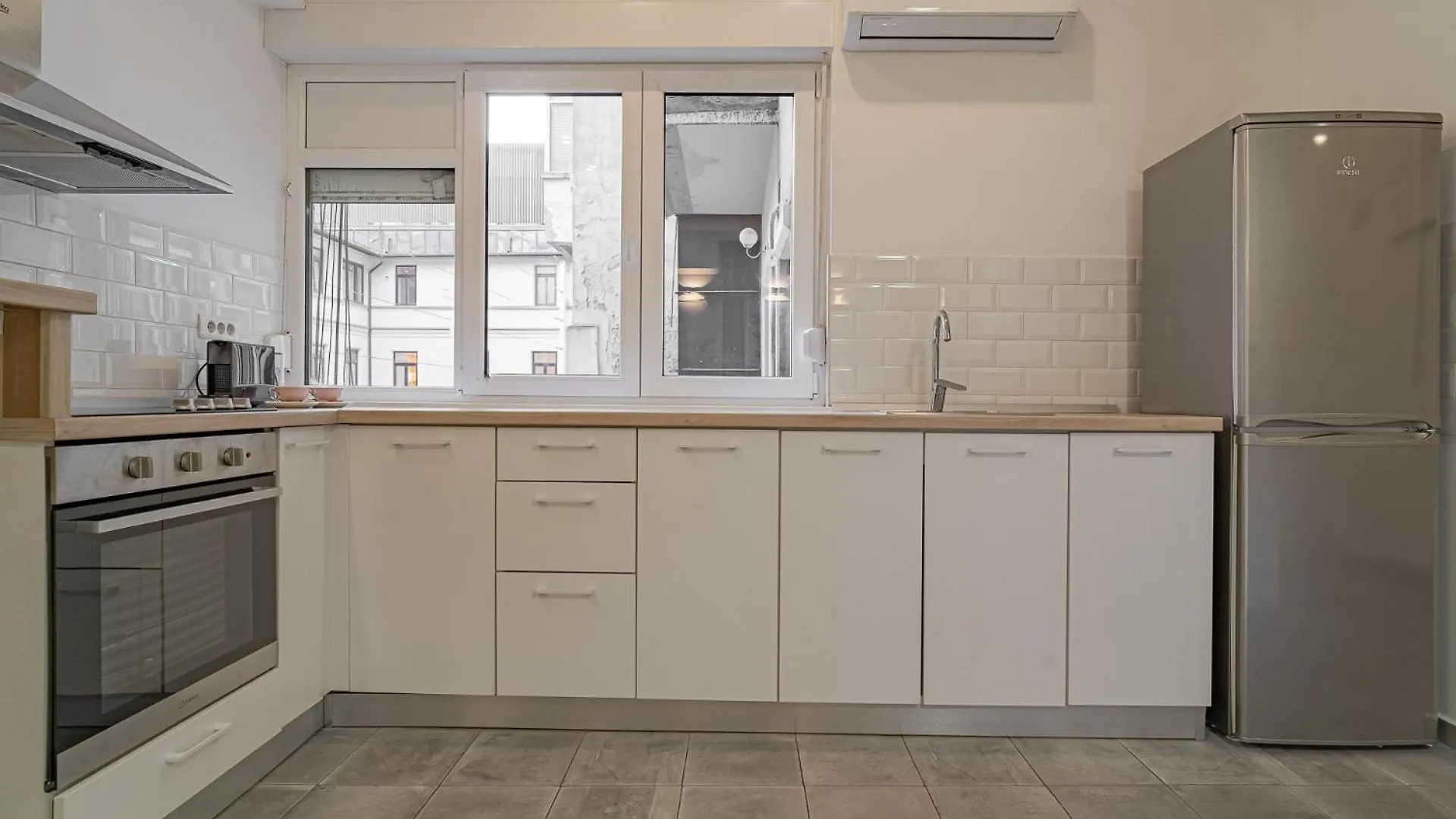 Appartement 4Br Sanctuary Near Cismigiu Park & Piata Universitatii Boekarest