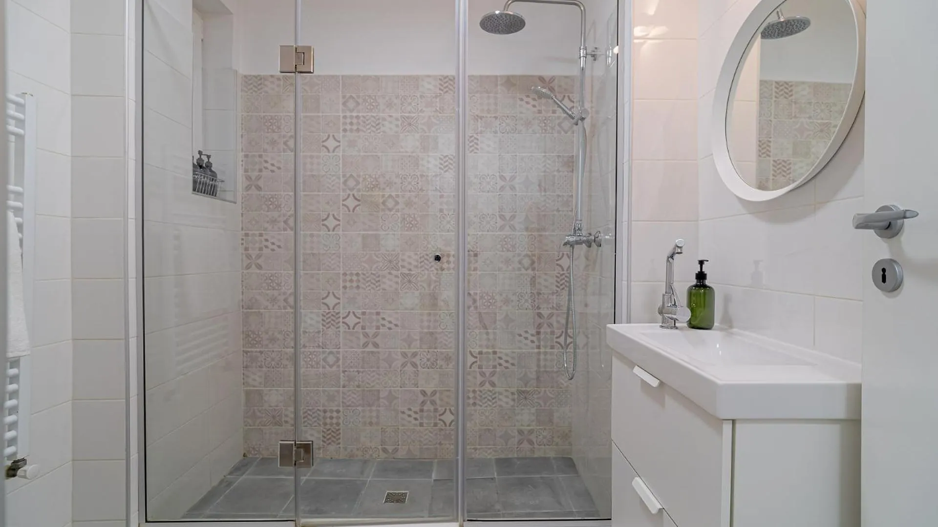 4Br Sanctuary Near Cismigiu Park & Piata Universitatii Boekarest 0*,